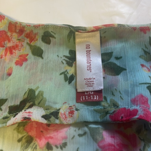 Floral Sleeveless Layered Top - Picture 3 of 4